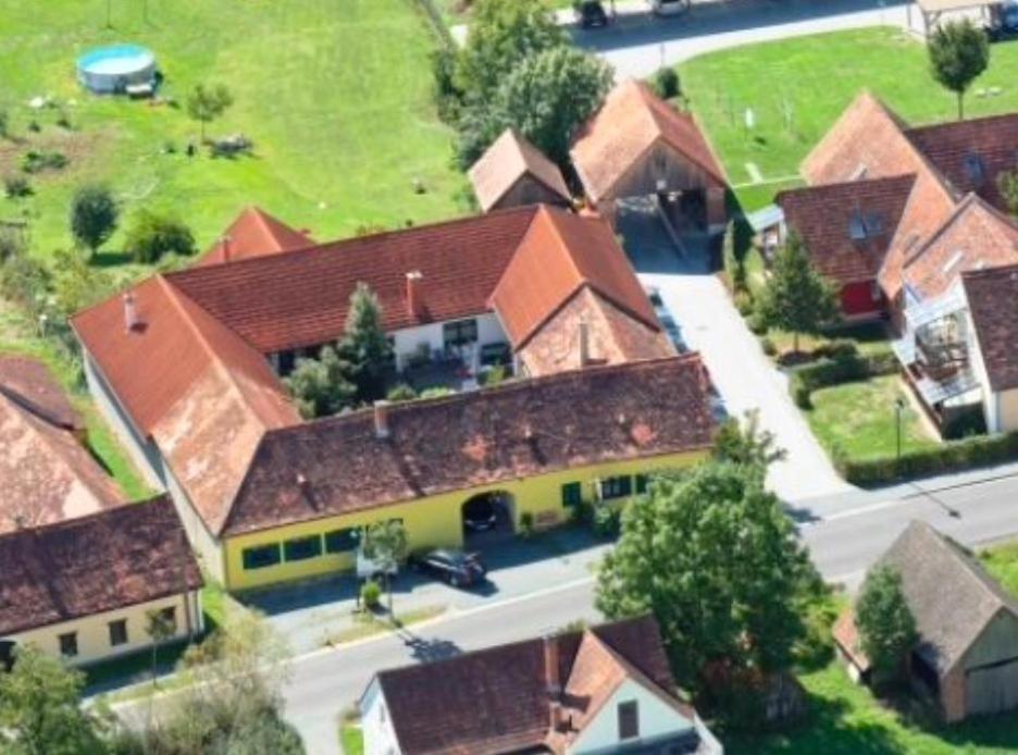 Ferienwohnungen Und Appartements Im Idyllischen Vierkanthof, Gruppenurlaube لويبرسدورف باي فرس المظهر الخارجي الصورة